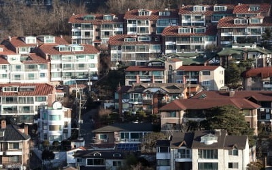 "아파트값 떨어져도 평균 11억"…값싼 서울 빌라에 몰린다