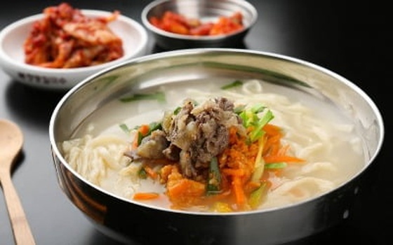 "칼국수 먹기도 겁나네"…맛집 간 직장인 깜짝 놀란 이유