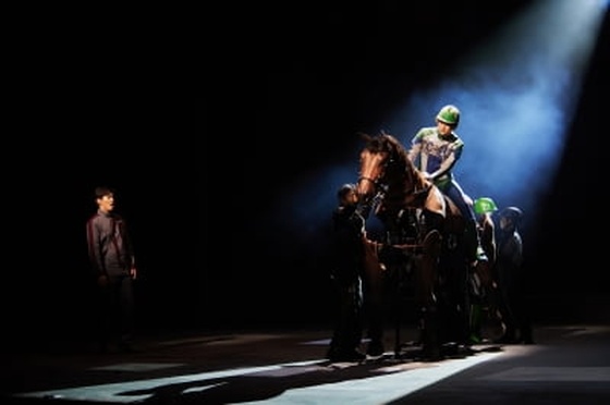 인간·동물·로봇이 하나 된 무대…뮤지컬 '천 개의 파랑'