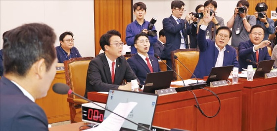 민주당, 탄핵 청문회 강행…국민의힘 "헌법 절차 무시"