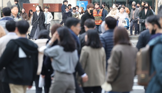 1인당 국민소득 3만2886弗 … 원화 약세에 1년새 7.4% 줄어