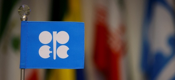 OPEC+ "원유 생산 200만배럴 감산 유지"