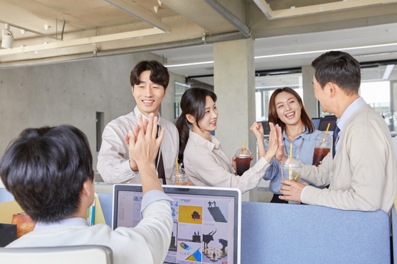 돈 몰리는 배당주 ETF, 은행株가 희비 갈랐다